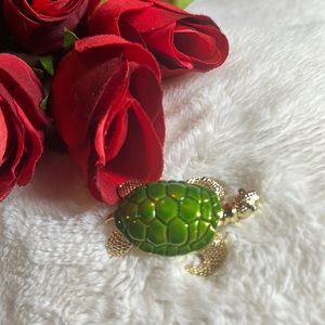 Brooch Turtle Green Gold approx 2” x 1” vintage estate diy new